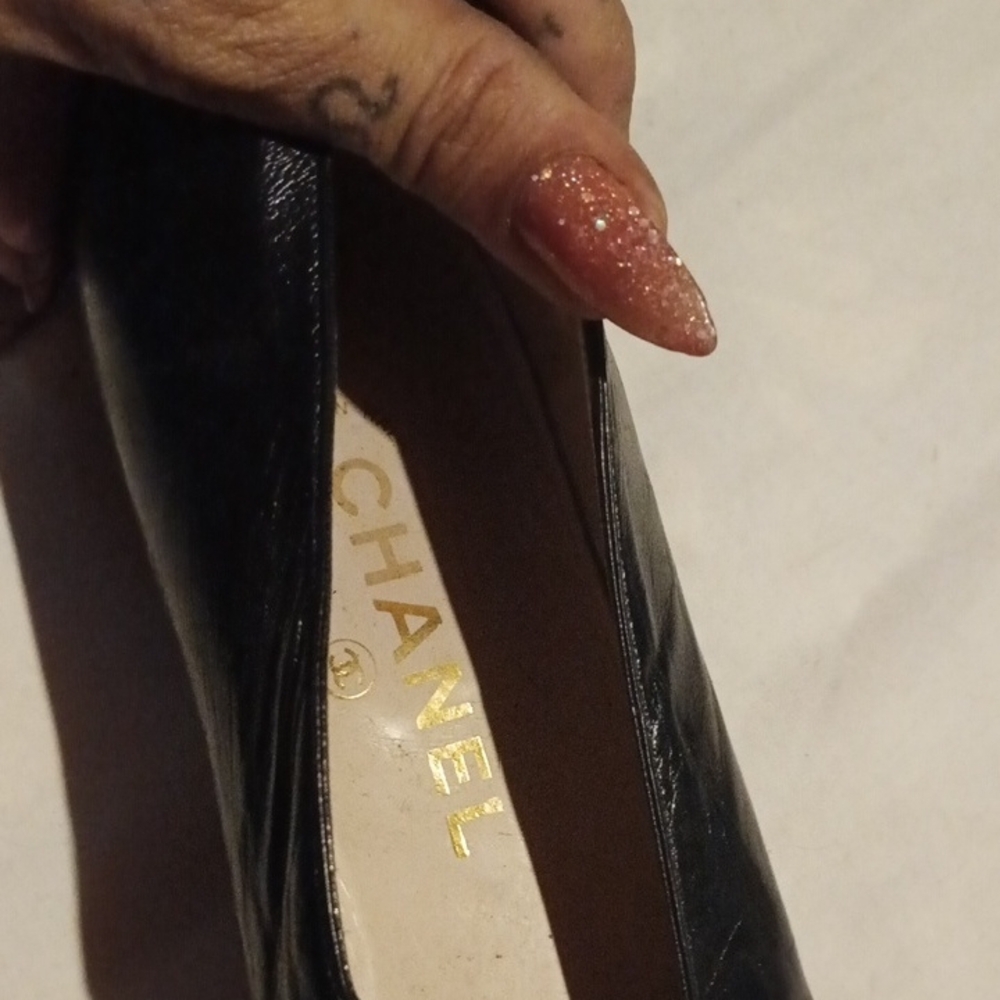 CHANEL Black Patent Leather Ballet Flats